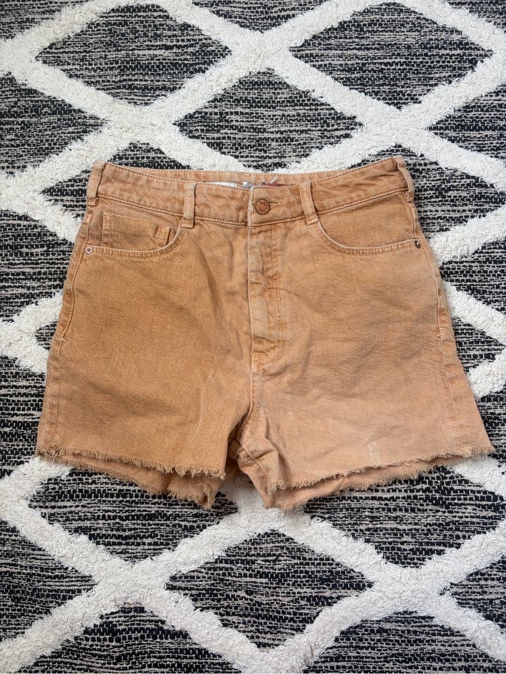 Anthropology Pilcro Women’s High-Rise Frayed Hem Shorts in Tan size 28